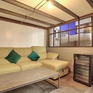 2 Bedrooms Le Marais Nazareth Apartamento Paris